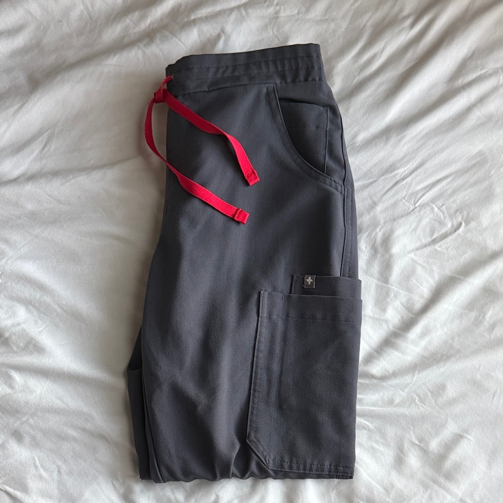 Figs Yola skinny scrub pant in charcoal, XS petite